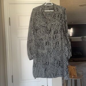 Velvet Heart Gray and Black Patterned Long Sleeve Dress